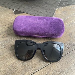 Black gucci sunglasses